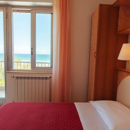 Hotel Perrozzi 瓦斯托 客房 照片