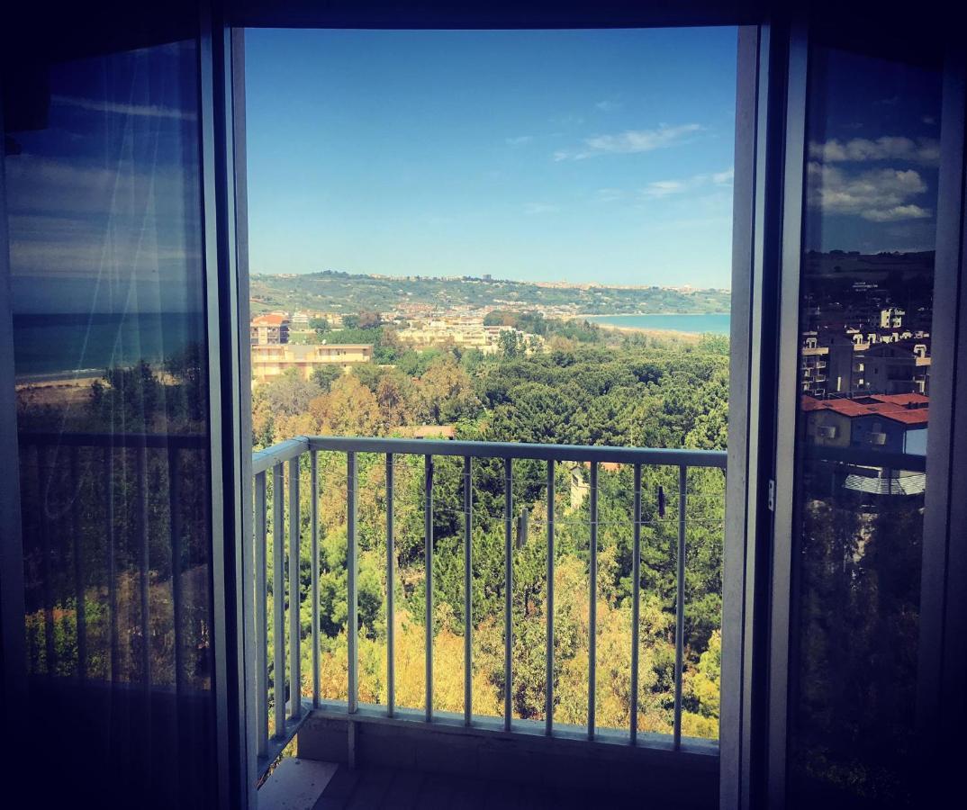 Hotel Perrozzi 瓦斯托 外观 照片