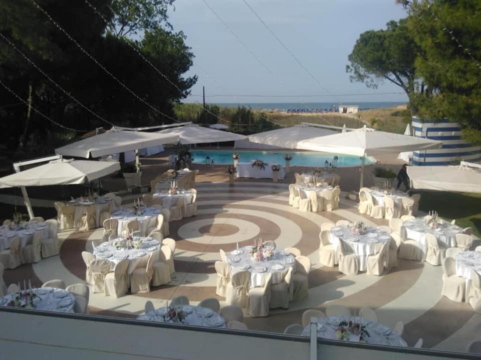 Hotel Perrozzi 瓦斯托 外观 照片